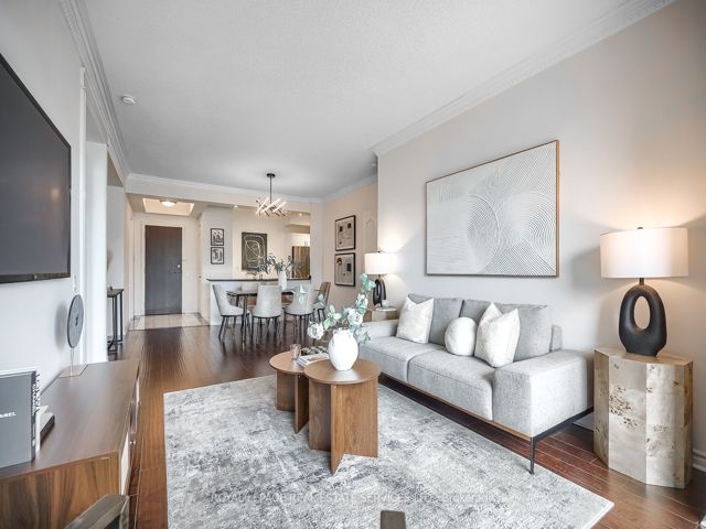 811 - 18 William Carson Cres