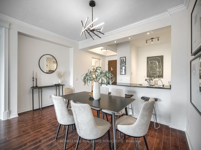 811 - 18 William Carson Cres