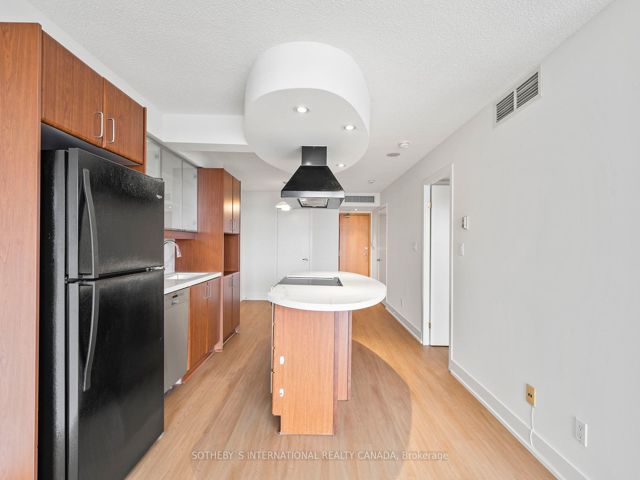 512 - 550 Queens Quay W