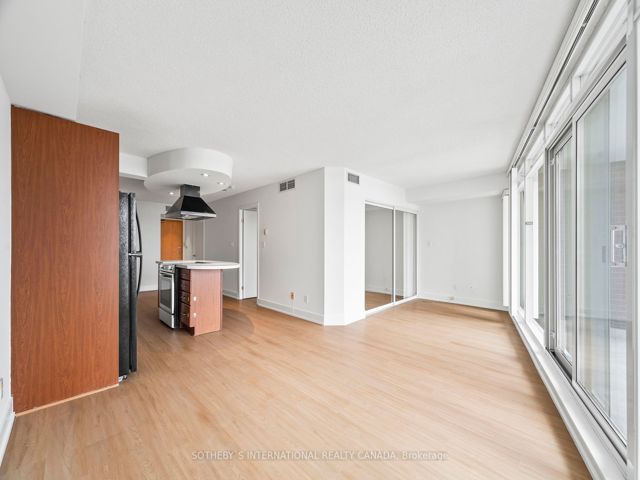 512 - 550 Queens Quay W