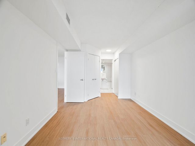 512 - 550 Queens Quay W