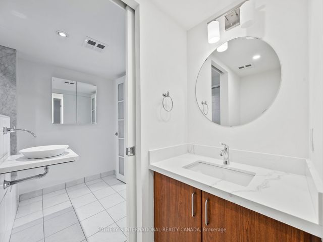 512 - 550 Queens Quay W