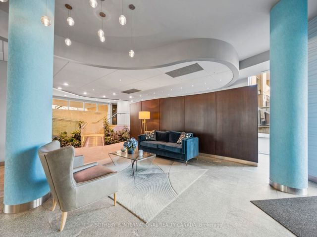 512 - 550 Queens Quay W