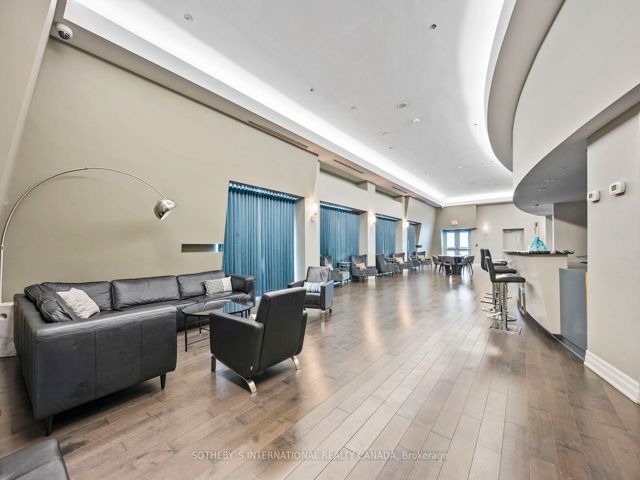 512 - 550 Queens Quay W