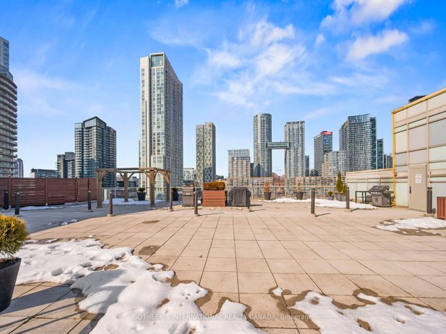 512 - 550 Queens Quay W