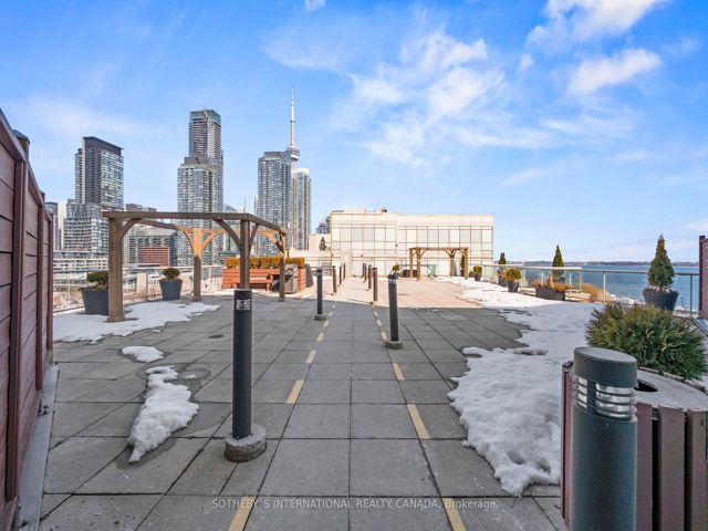 512 - 550 Queens Quay W