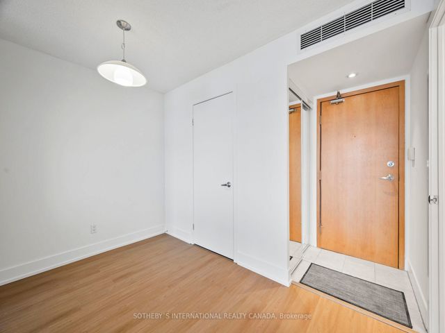 512 - 550 Queens Quay W