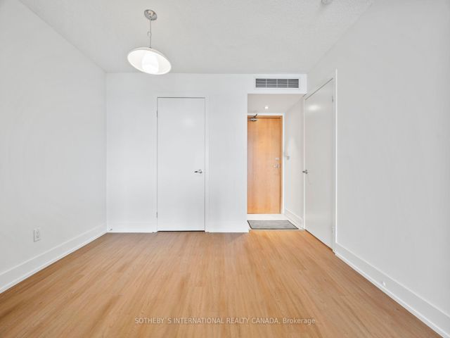 512 - 550 Queens Quay W