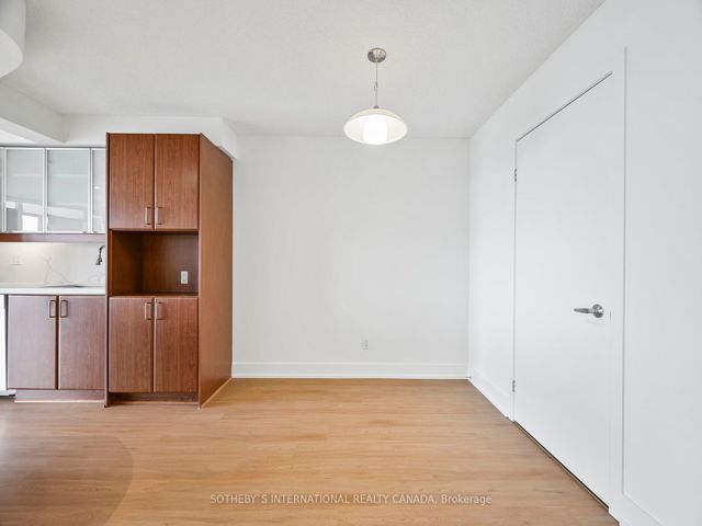 512 - 550 Queens Quay W