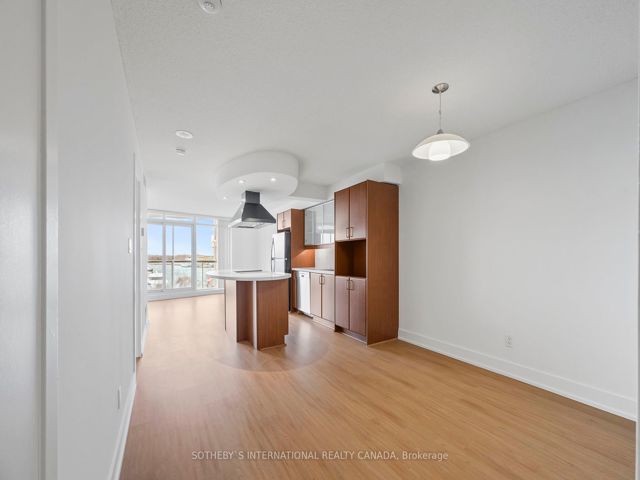 512 - 550 Queens Quay W