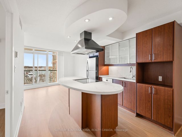 512 - 550 Queens Quay W