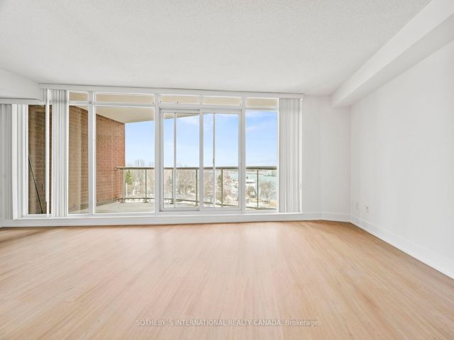 512 - 550 Queens Quay W