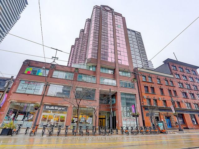 808 - 393 King St W