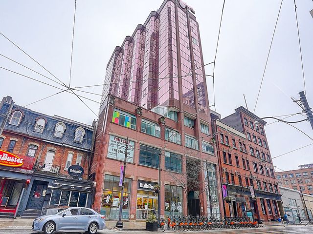 808 - 393 King St W