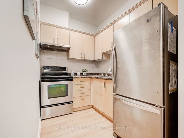 808 - 393 King St W
