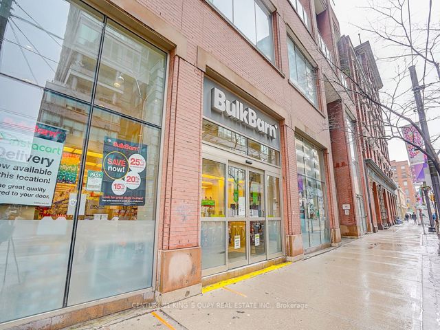 808 - 393 King St W