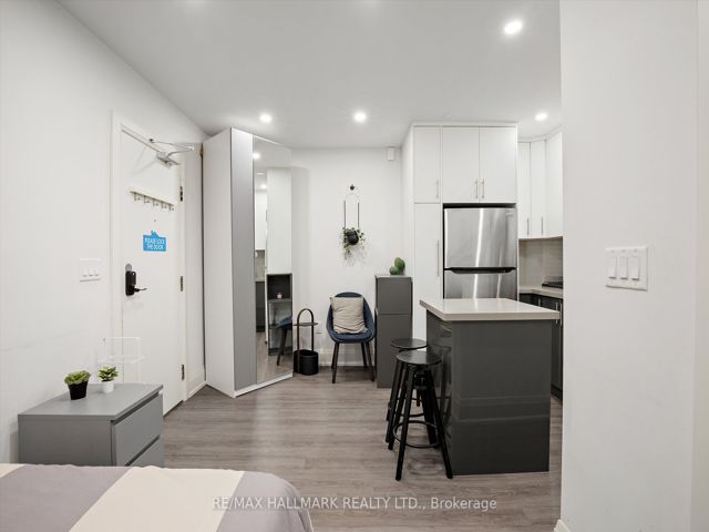 3 - 595 St Clair Ave W