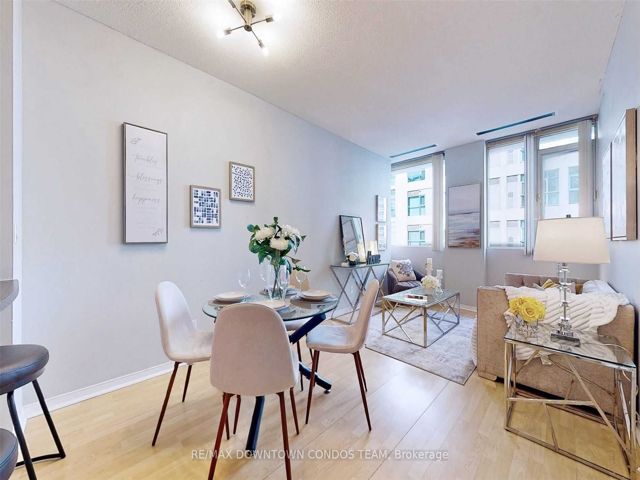806 - 555 Yonge St