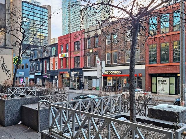 806 - 555 Yonge St