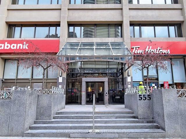 806 - 555 Yonge St