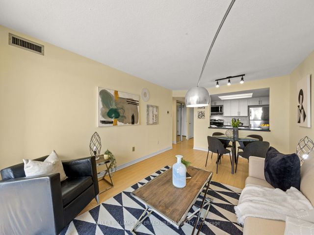 703 - 725 King St W