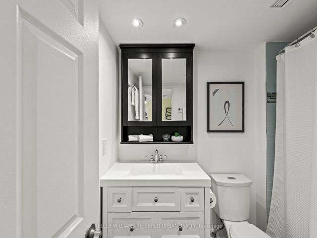 703 - 725 King St W
