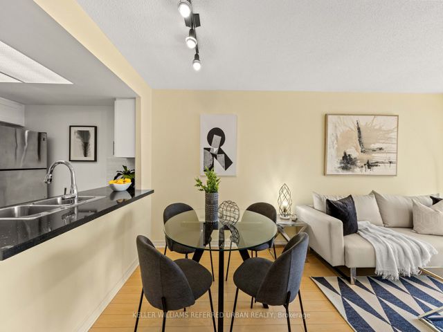 703 - 725 King St W