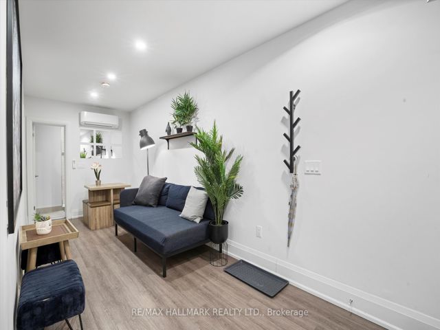 12 - 595 St Clair Ave W