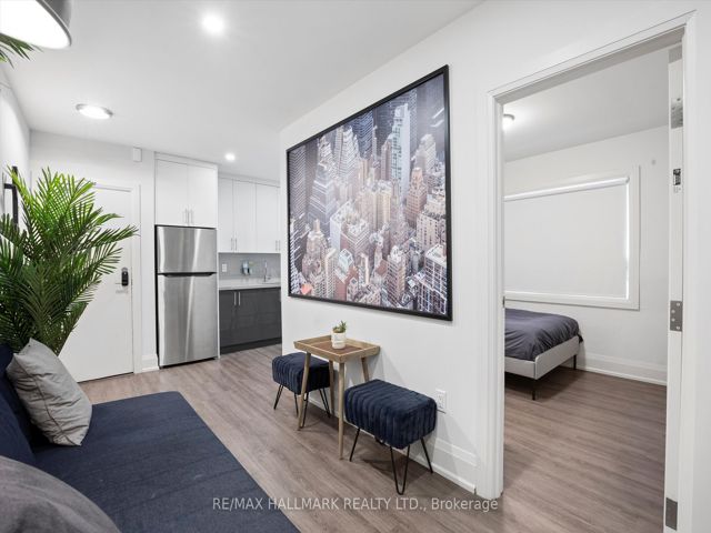 12 - 595 St Clair Ave W