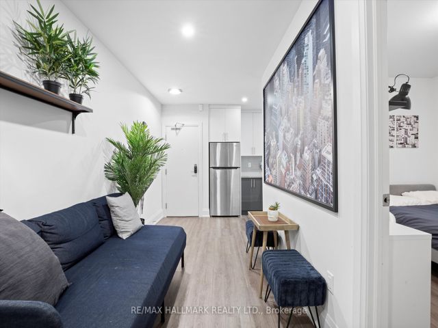 12 - 595 St Clair Ave W