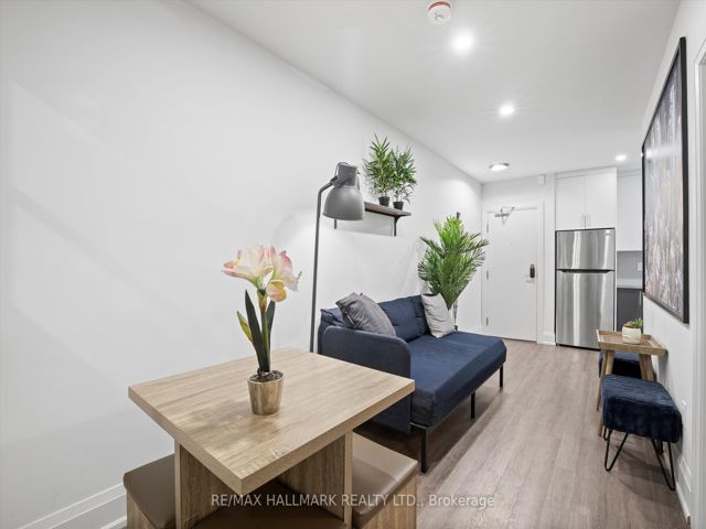 12 - 595 St Clair Ave W