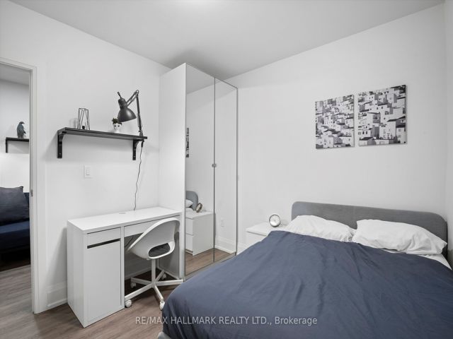 12 - 595 St Clair Ave W