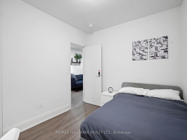 12 - 595 St Clair Ave W