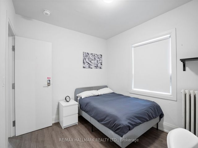 12 - 595 St Clair Ave W