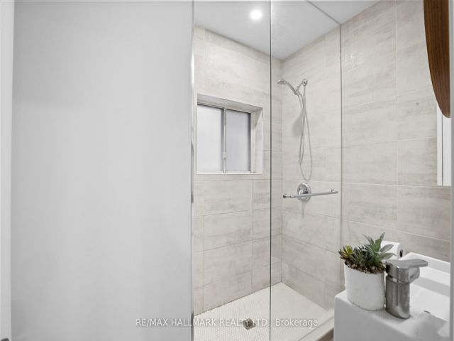 12 - 595 St Clair Ave W