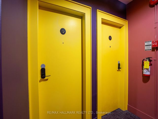 12 - 595 St Clair Ave W