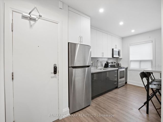 12 - 595 St Clair Ave W