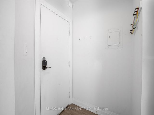 15 - 595 St Clair Ave W