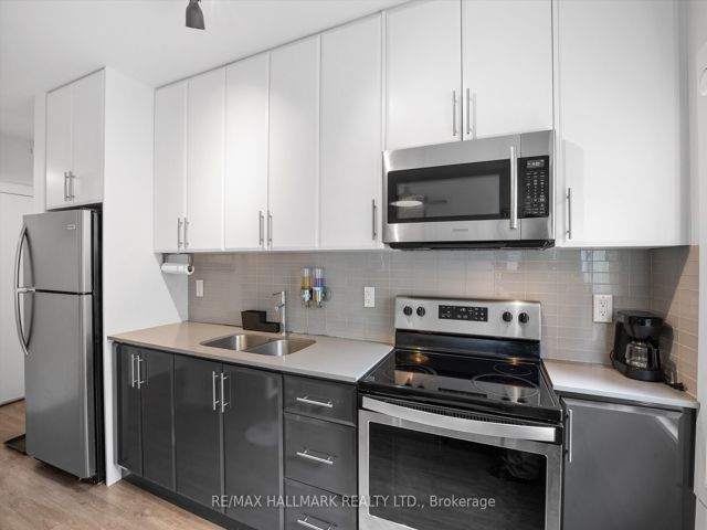 15 - 595 St Clair Ave W