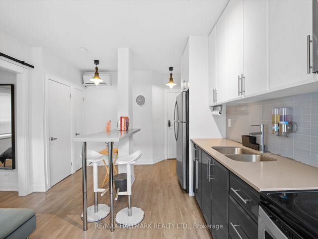 15 - 595 St Clair Ave W