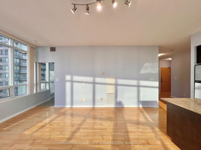 1910 - 65 Bremner Blvd