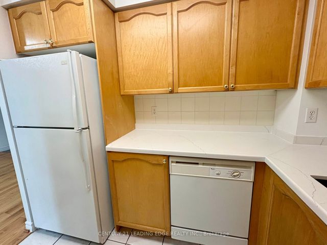 715 - 28 Empress Ave