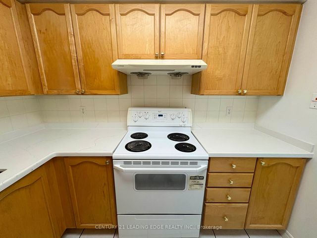 715 - 28 Empress Ave