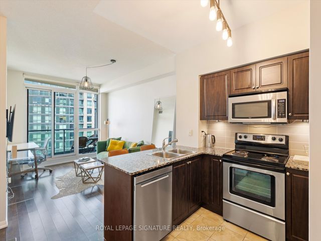 3407 - 215 Fort York Blvd