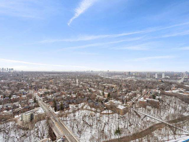 2606 - 395 Bloor St E