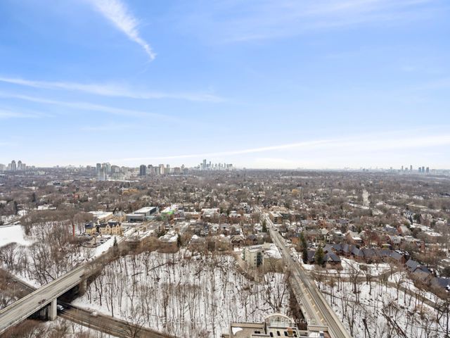 2606 - 395 Bloor St E