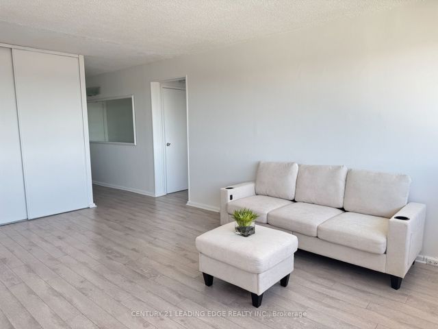 PH01 - 715 Don Mills Rd