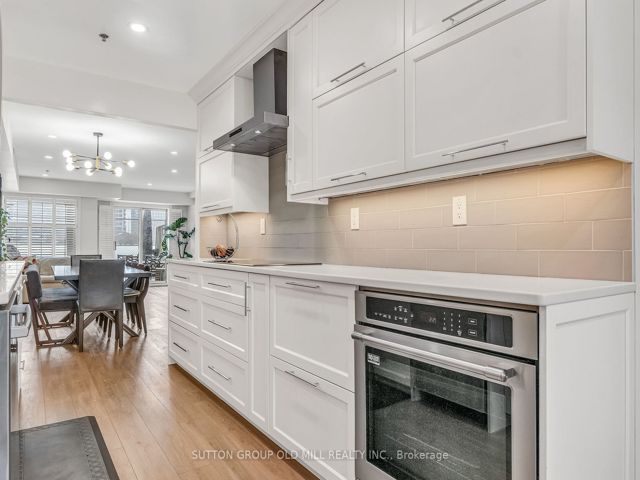 21 - 988 Sheppard Ave W