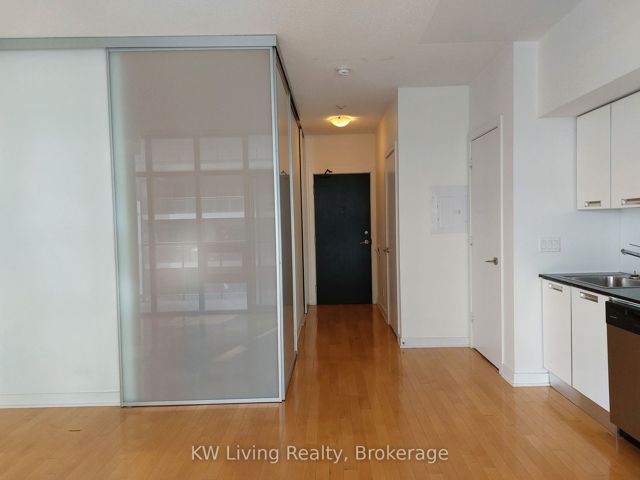 2412 - 33 Charles St E