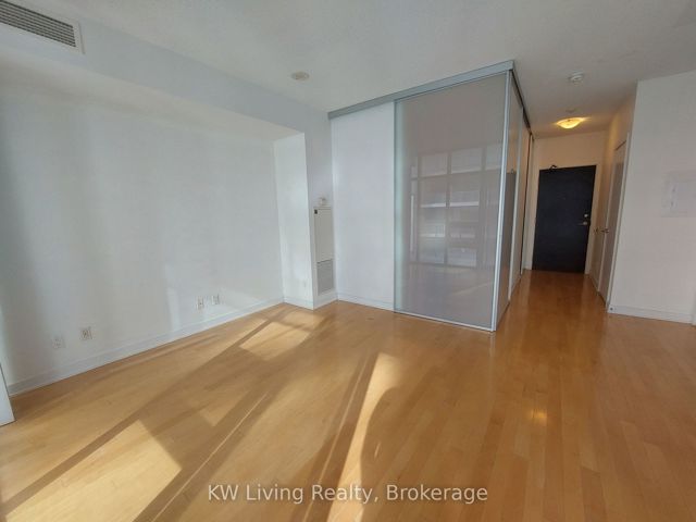 2412 - 33 Charles St E